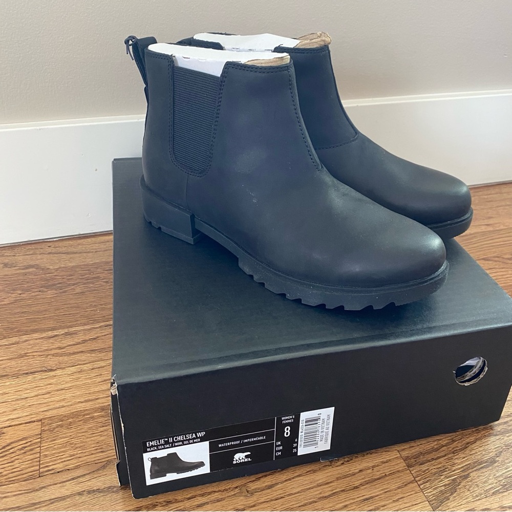 NEW Sorel ‘Emilie II’ Chelsea Ankle Boots - Size 8 - Black Leather